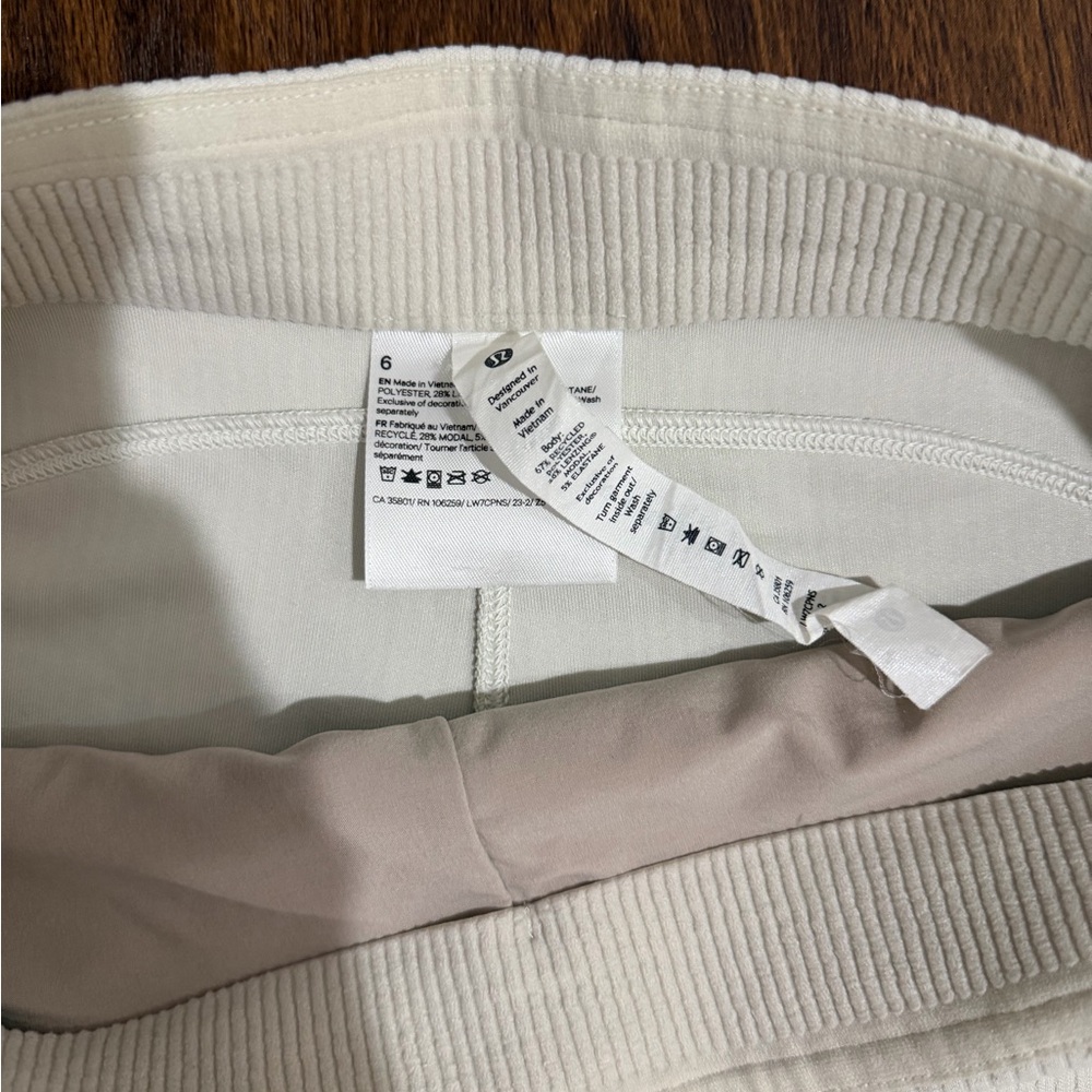 Lululemon Athletica ribbed softstreme Shorts - Picture 2 of 4